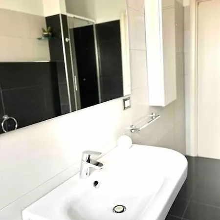 Sun-kissed Seaside Retreat: Your Getaway