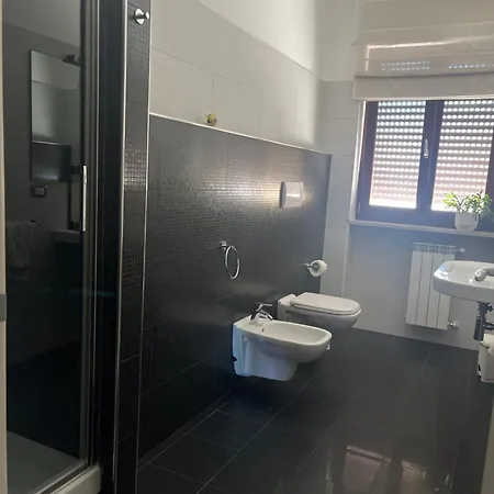 Sun-kissed Seaside Retreat: Your Getaway ゲストハウス 3*