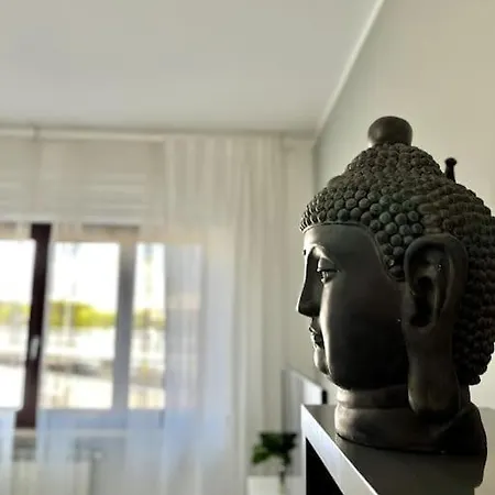 Sun-kissed Seaside Retreat: Your Getaway 게스트하우스