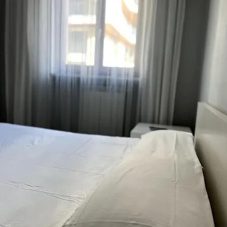 Sun-kissed Seaside Retreat: Your Getaway Affittacamere Pescara