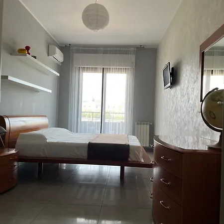 Gasthuis Sun-kissed Seaside Retreat: Your Getaway Pescara