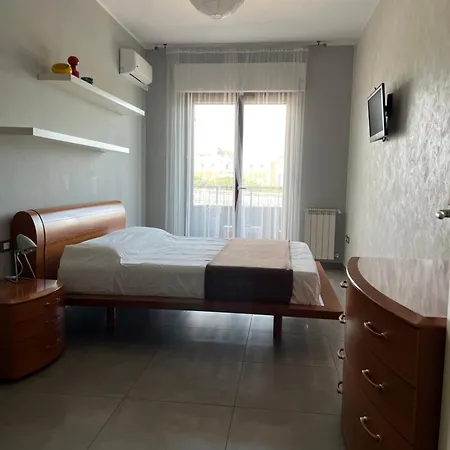 Sun-kissed Seaside Retreat: Your Getaway Affittacamere Pescara